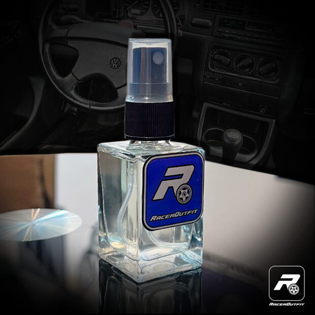 Mas isso é apenas o começo. O que realmente torna este perfume automotivo excepcional é o seu final. Guaiac e Tonka Bean entram em cena, trazendo profundidade e calor à fragrância. Essas notas amadeiradas proporcionam uma base sólida que perdura com distinção, deixando uma impressão duradoura e sofisticada.